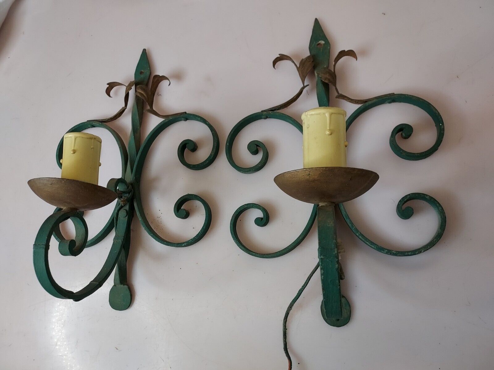Paire d"appliques en fer forgé