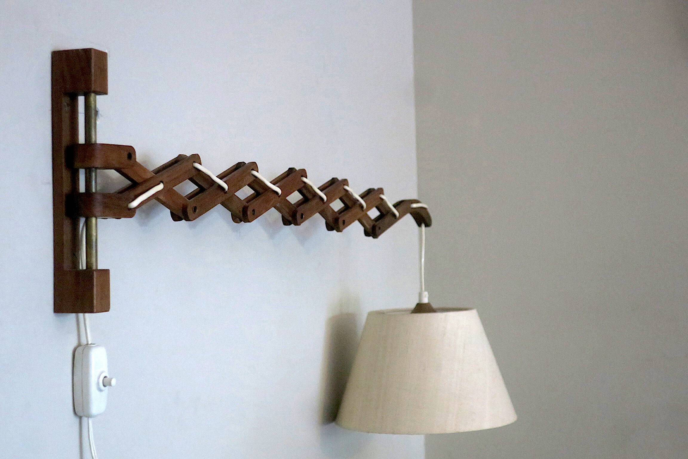Erik Hansen for Le Klint scissor articulated teak wall light, Denmark 1960s