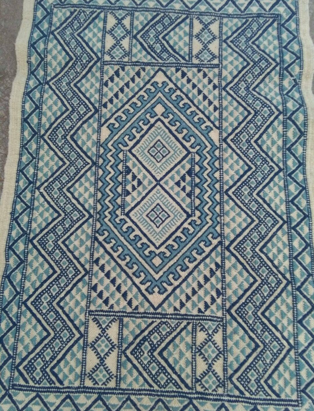 Blue and white Berber carpet wool 120 x 68 cm