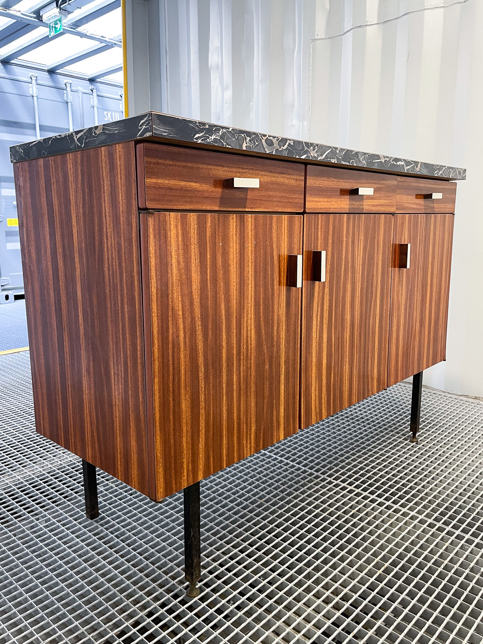 Complete kitchen in formica from the 60s