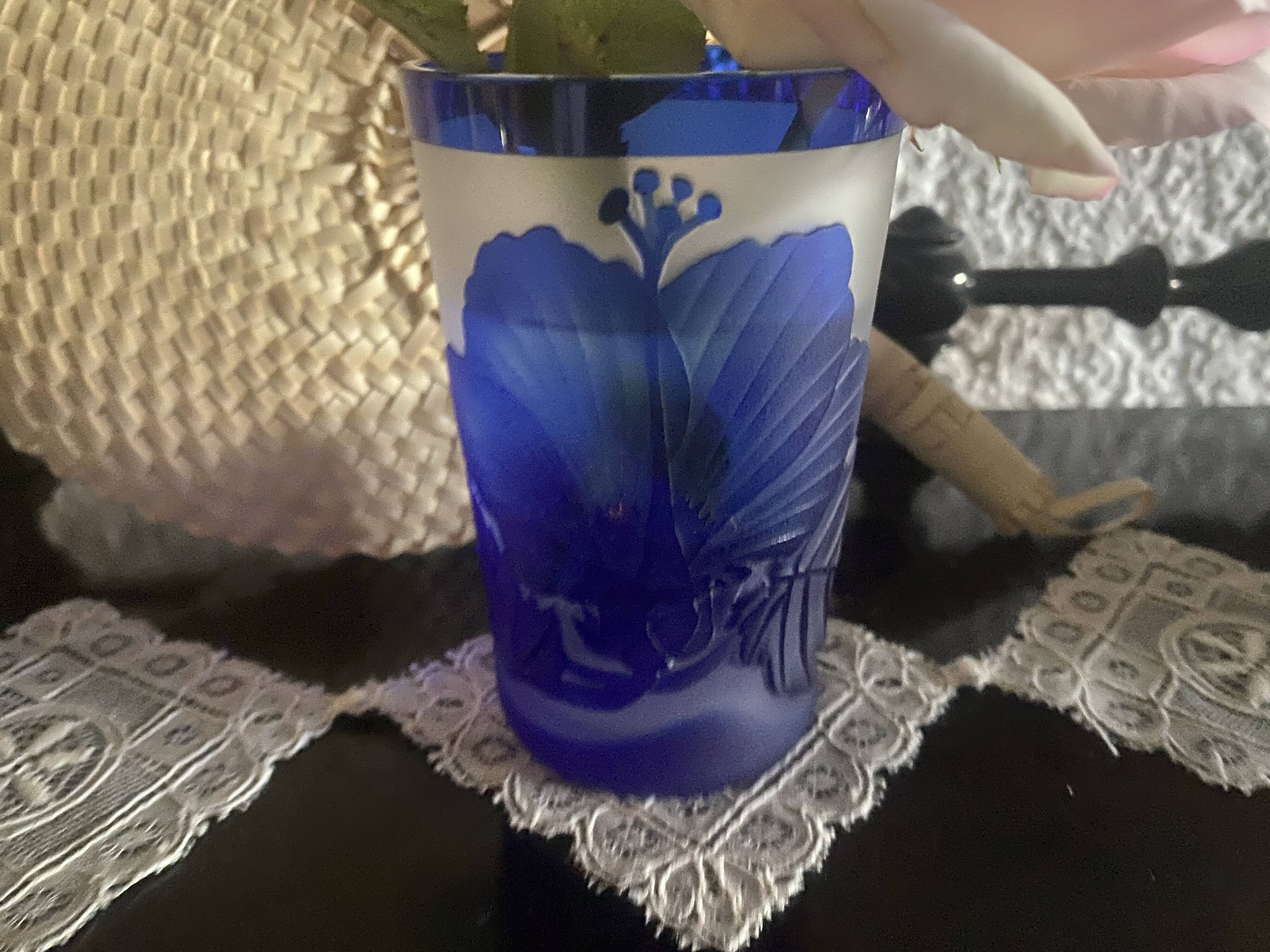 Hibiscus glass paste vase