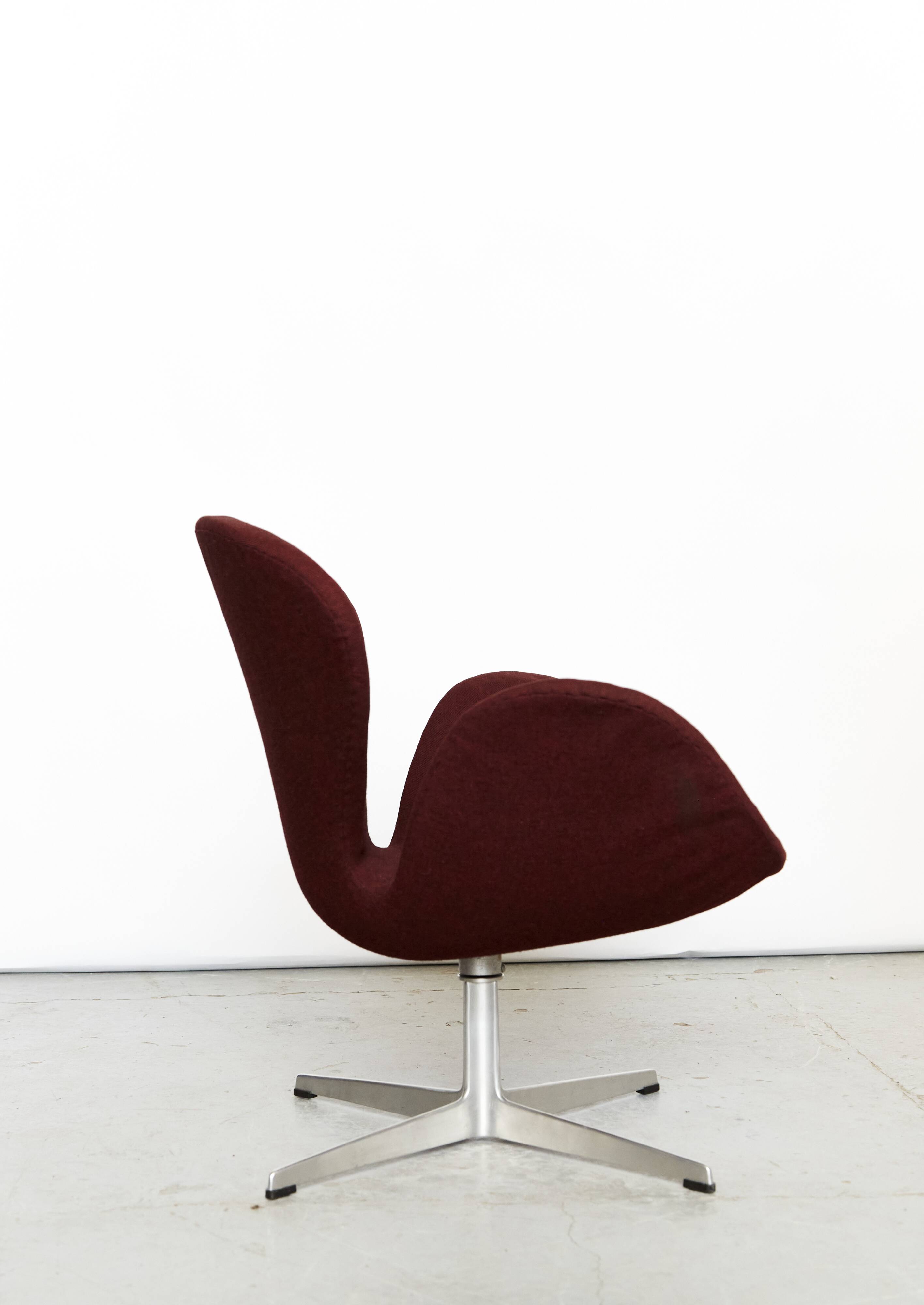 Arne Jacobsen Swan Chair for Fritz Hansen