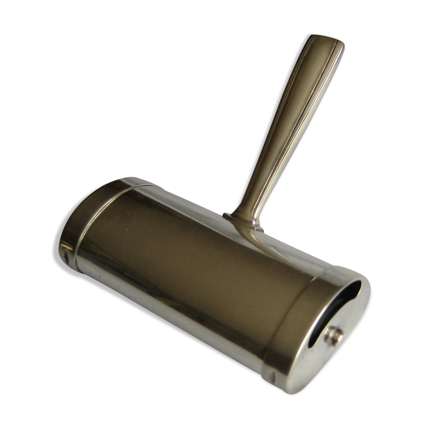 Picks up christofle crumbs