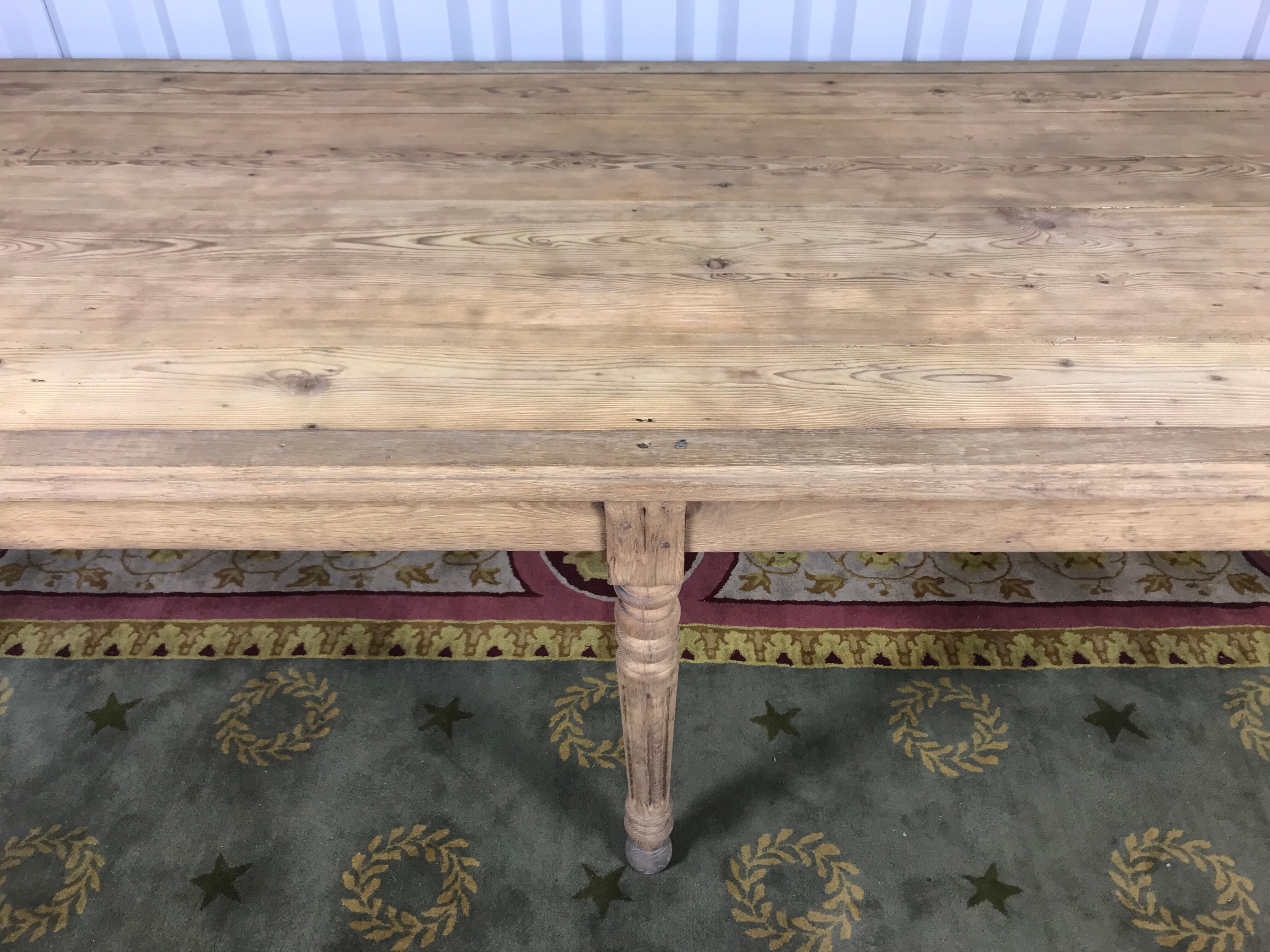 Table de ferme en chêne et sapin Louis Philippe aérogommée
