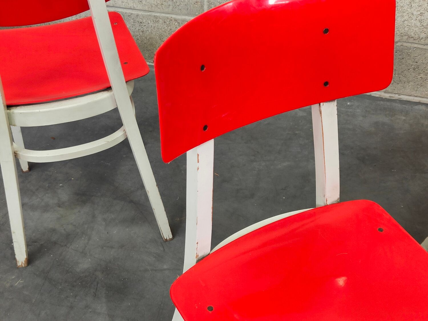 Set of 5 chairs TON Bystrice (Thonet) red and white 1960
