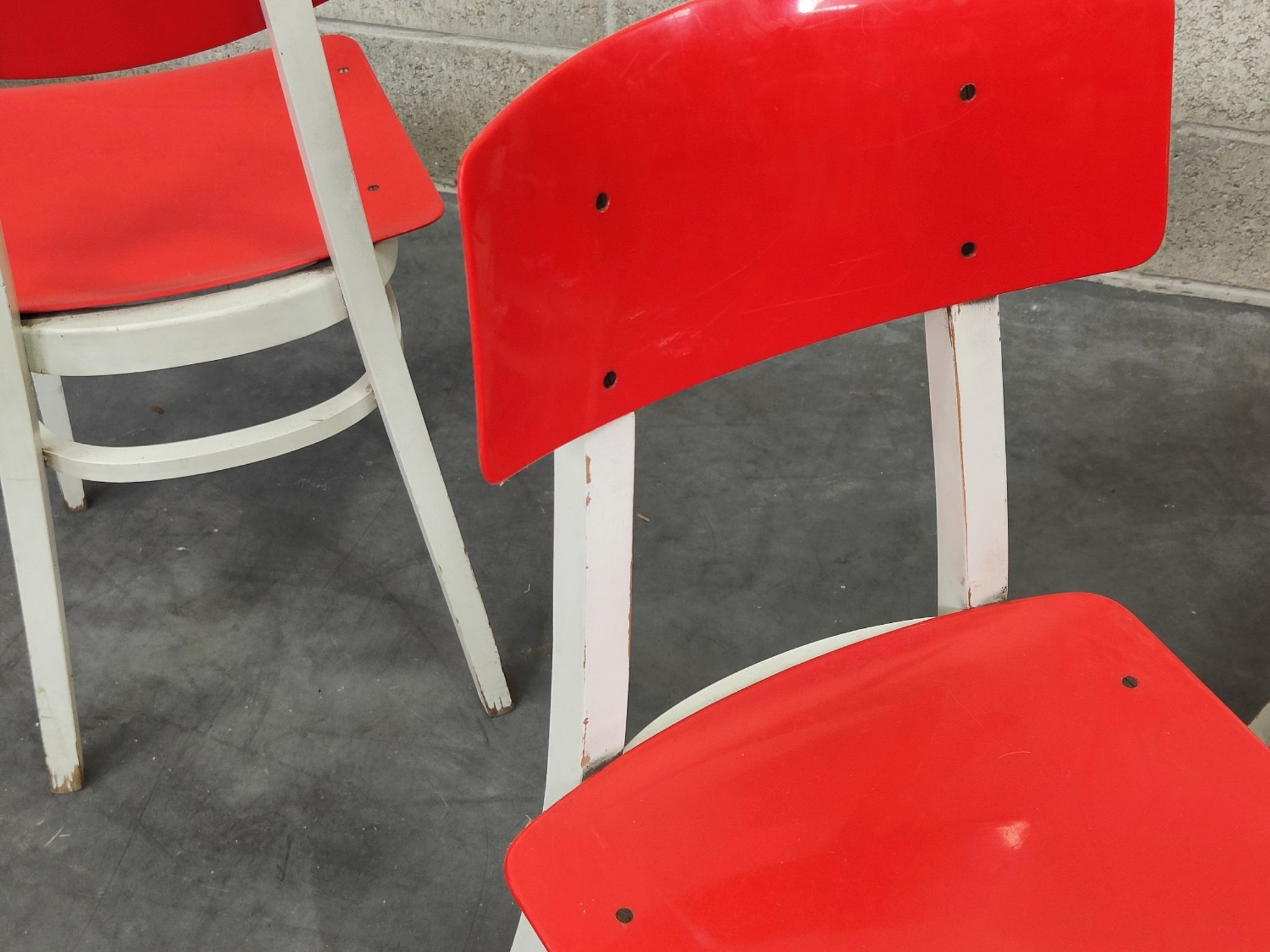 Set of 5 chairs TON Bystrice (Thonet) red and white 1960