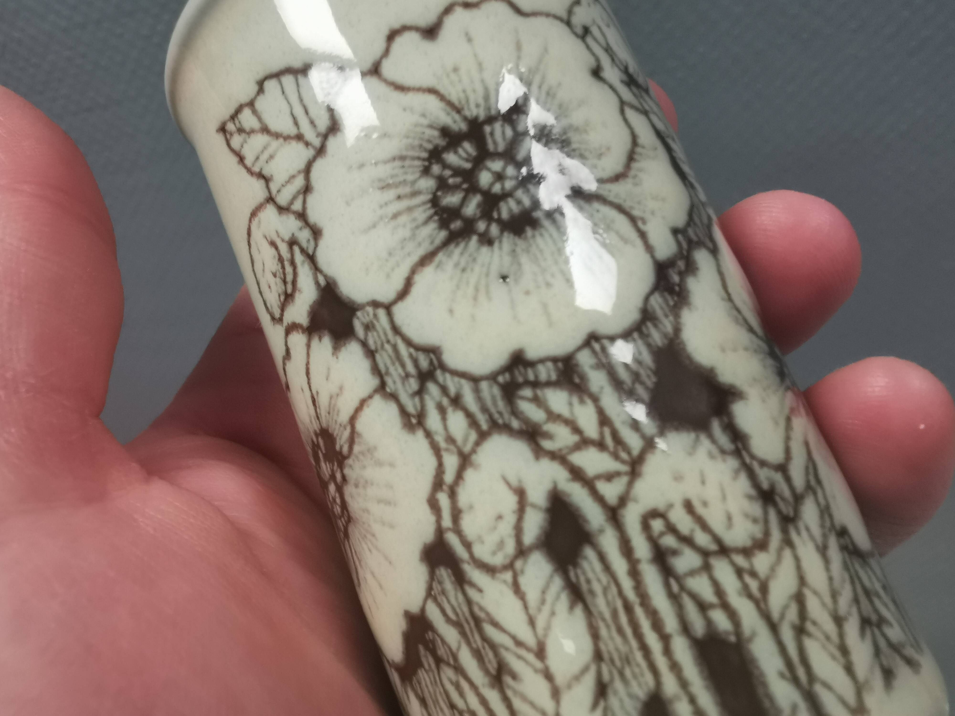 Beautiful salt and pepper set in porcelain from English Hornsea
