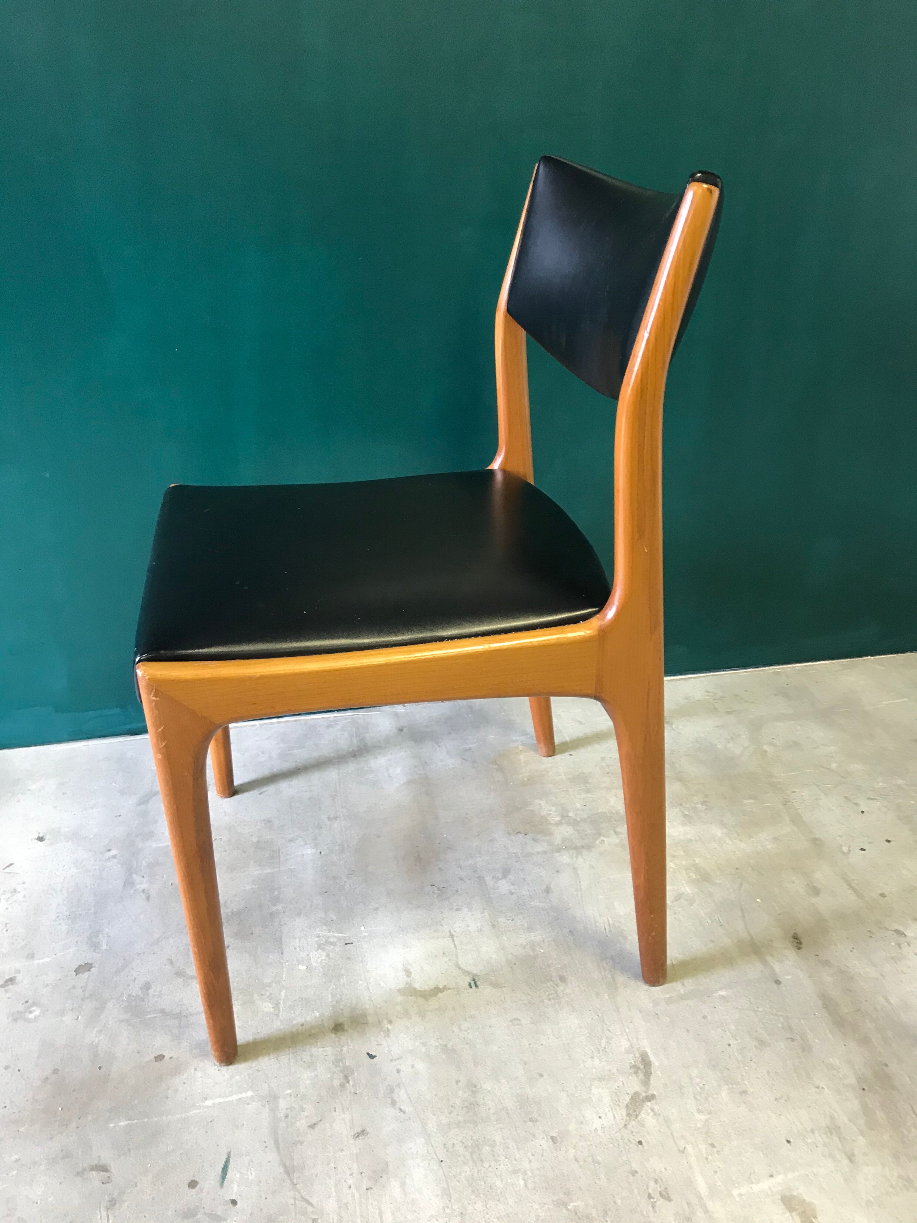 Series of 6 chairs from the 70s