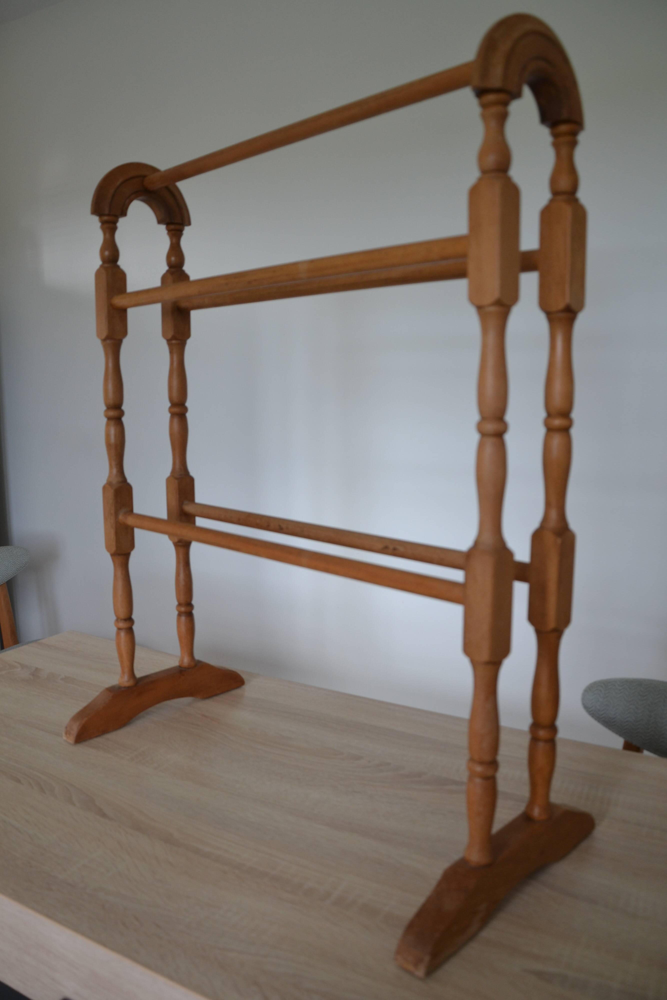 Pine towel rack