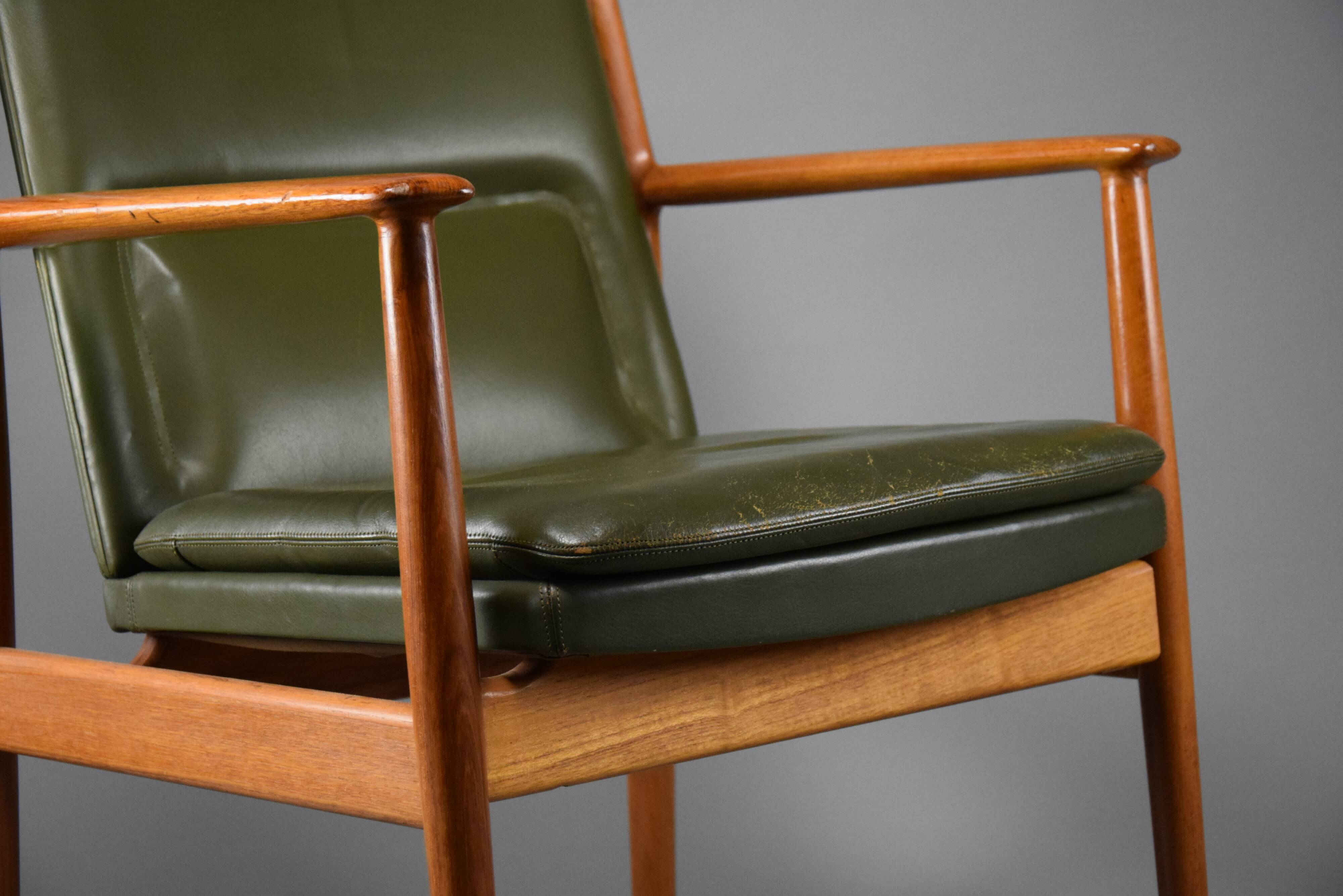 Fauteuil danois moderne du milieu du siècle, vert olive, modèle 431 par Arne Vodder