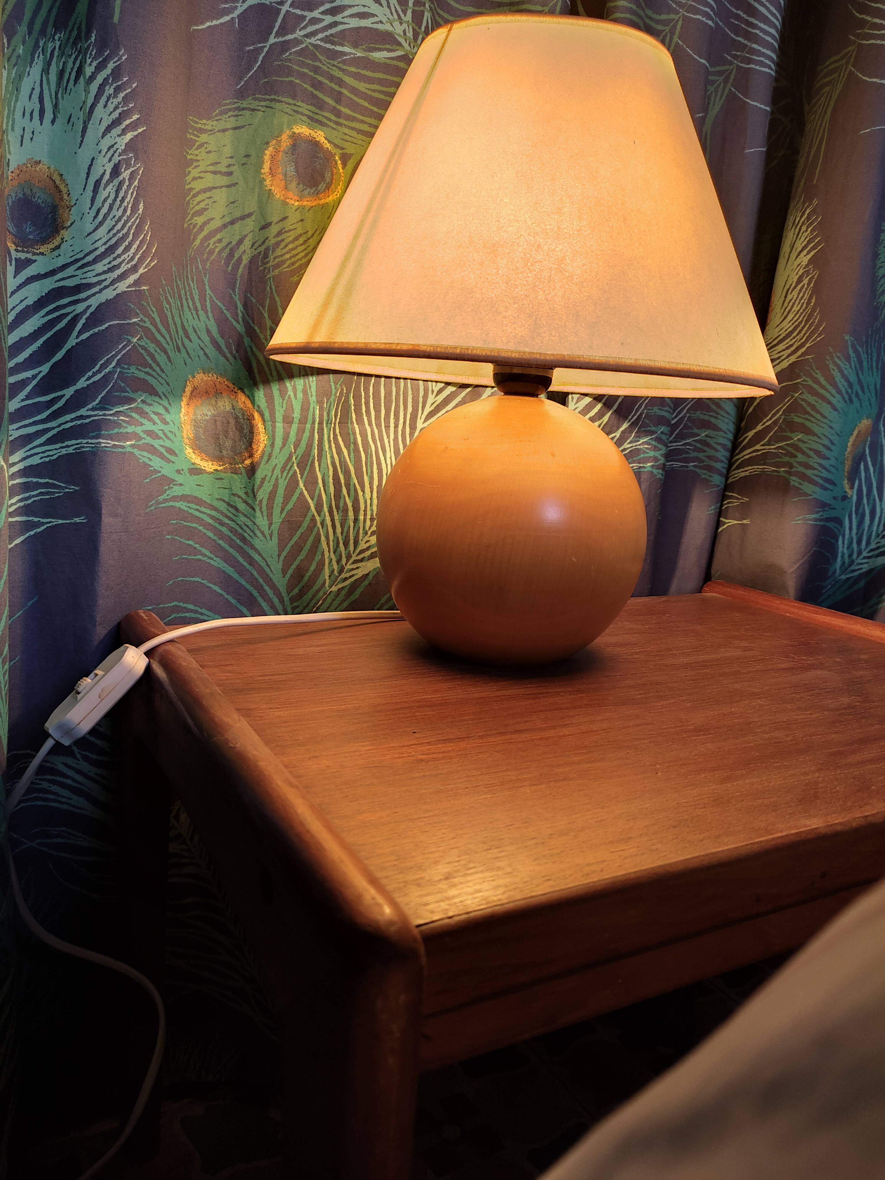 Wooden ball lamp
