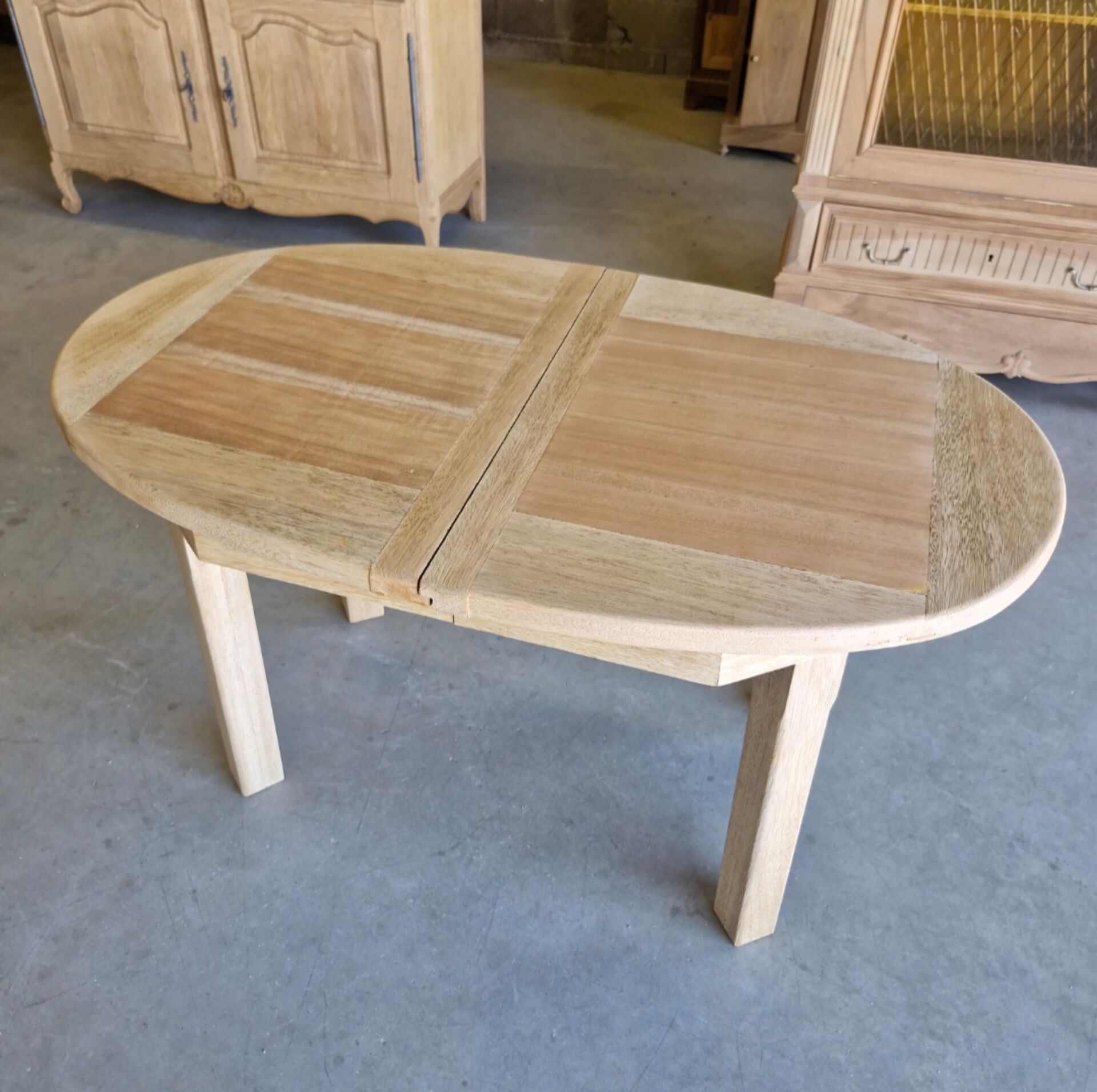 Oval wooden table – 2 extensions – sandblasted & varnished