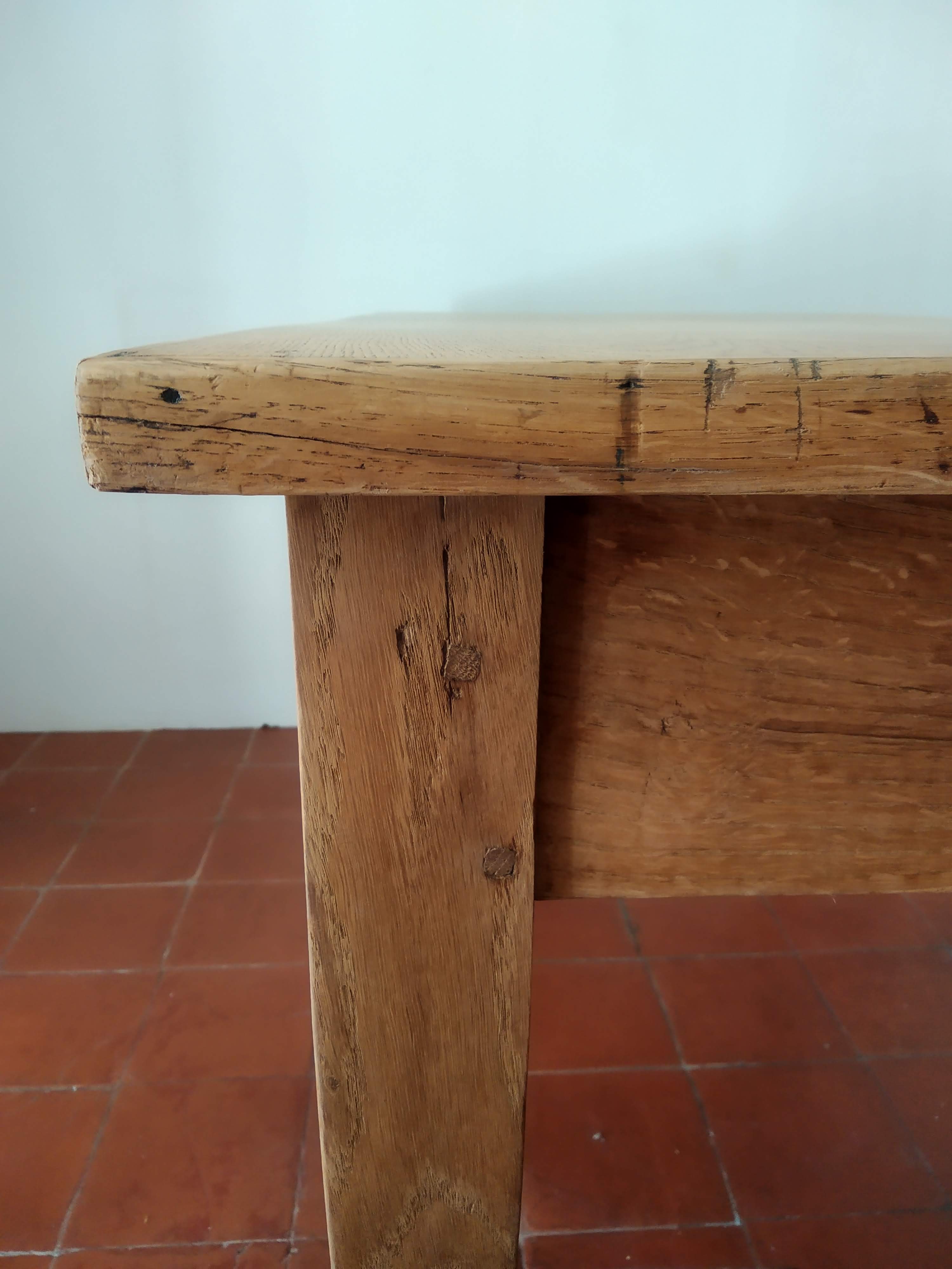 Antique oak table with 2 drawers