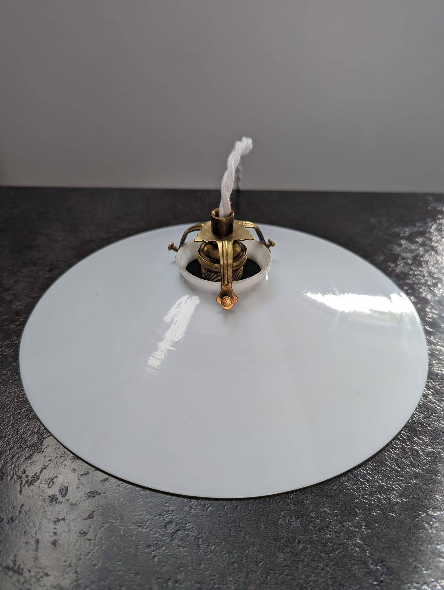 Old hanging lamp in white opaline Art Deco 1930 Ø 24.7 cm