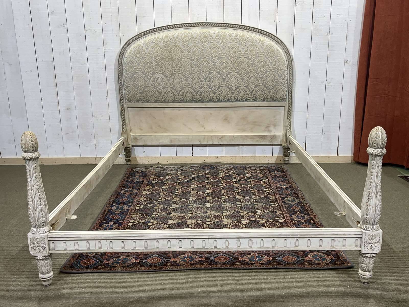 Louis XVI beech bed known as "à la Balleroy", early 20th century