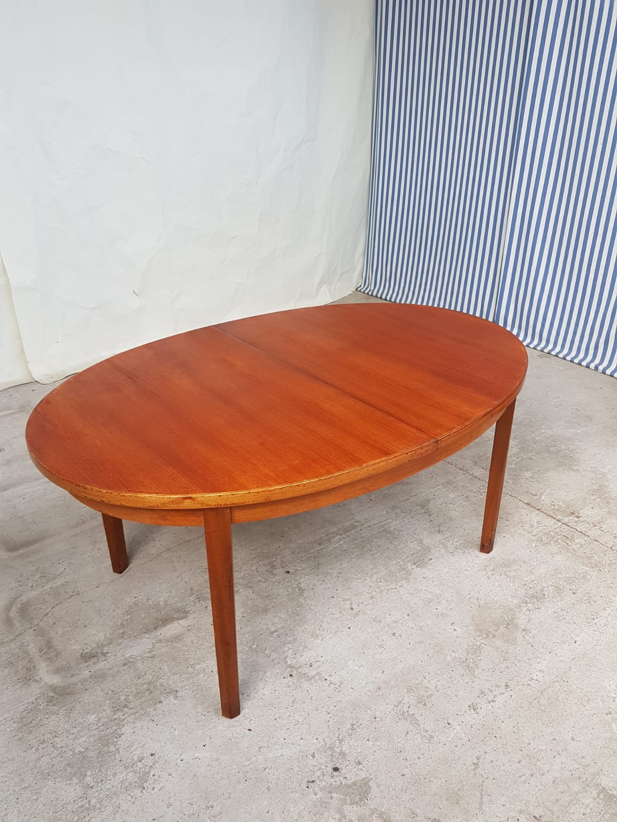 Dining table by William Lawrence
