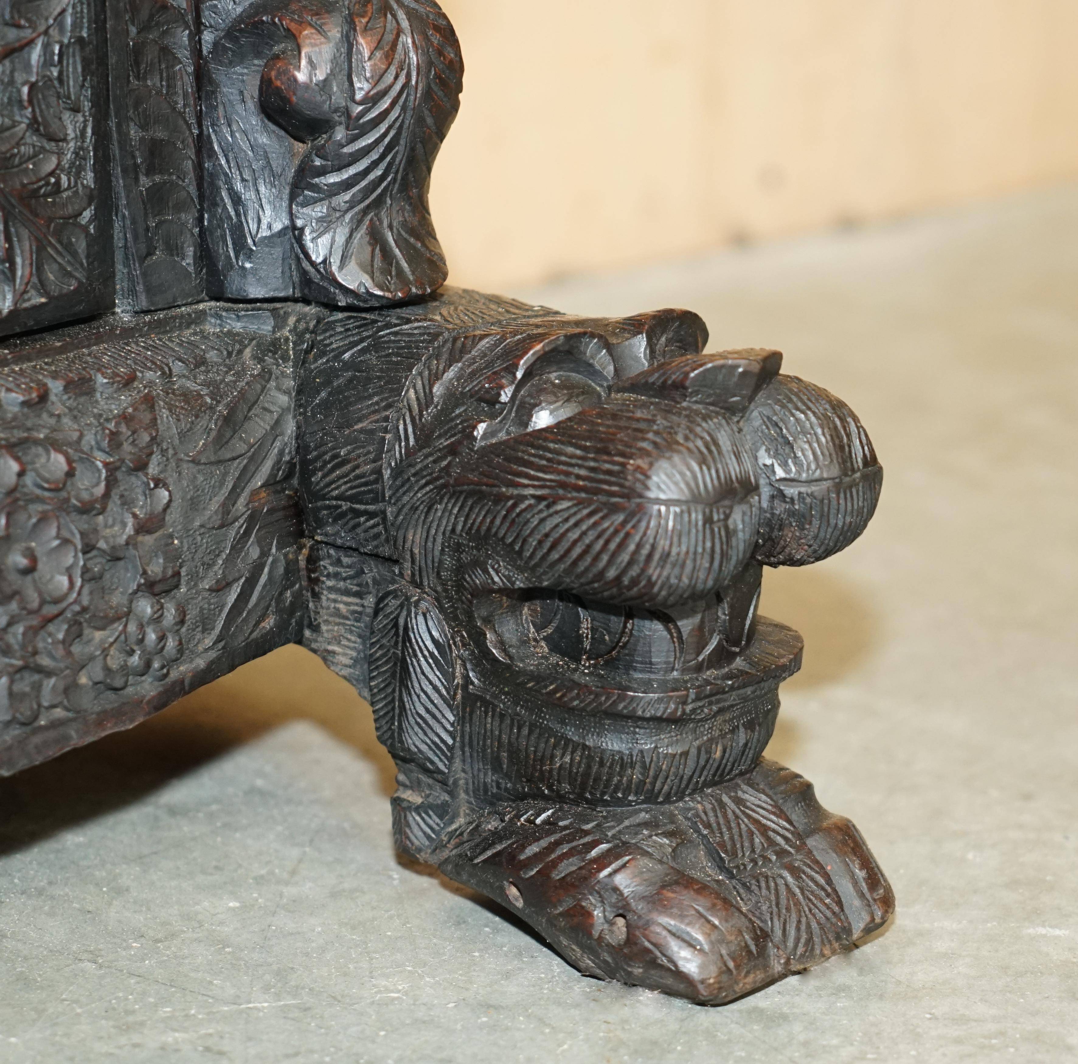 Buffet antique sculpté main style temple birman vers 1860