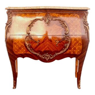 Commode galbée de style Louis XV en marqueterie a fond de cube XX siècle