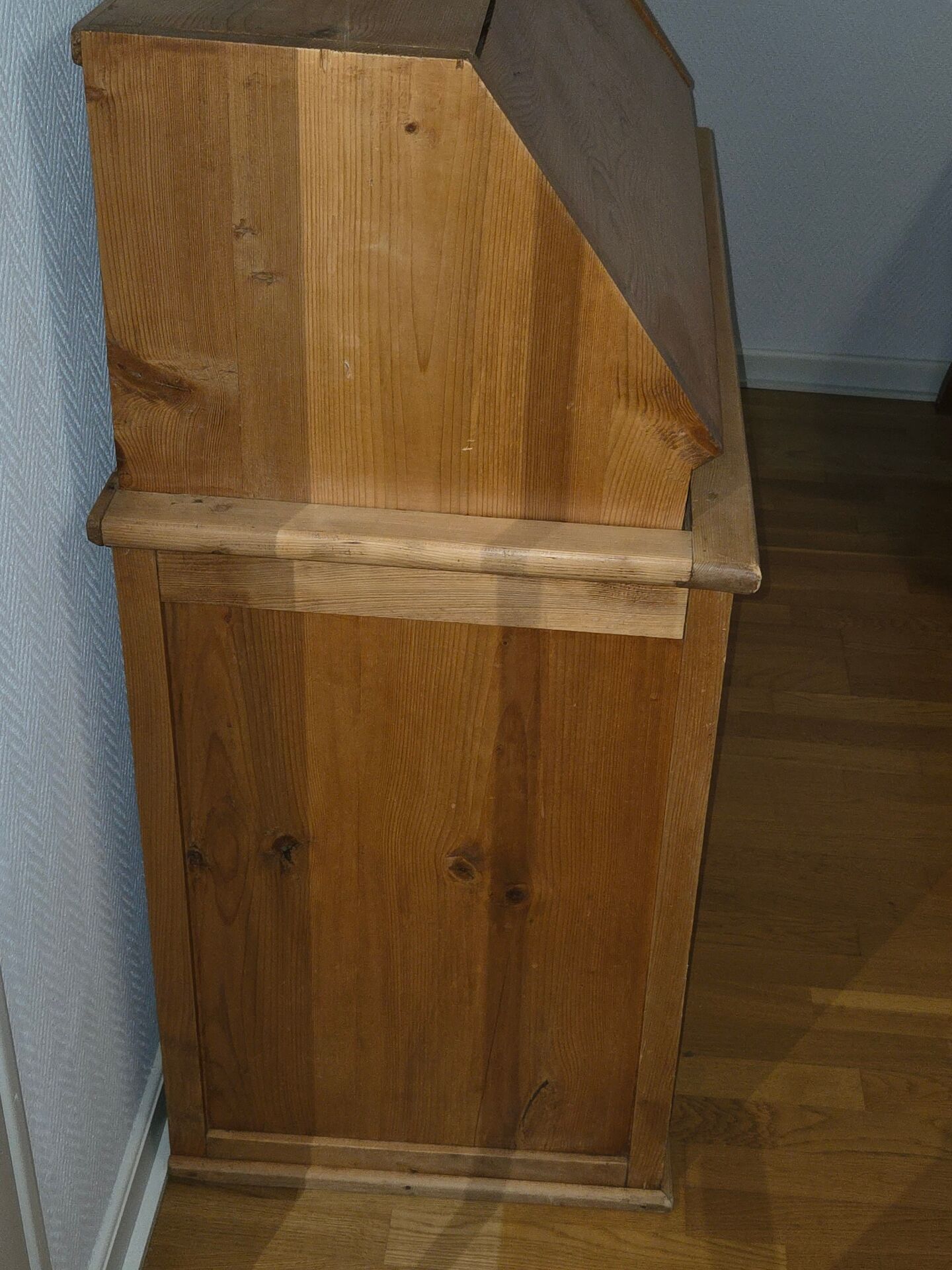 Bavarian secretary in solid pine — Natural wood