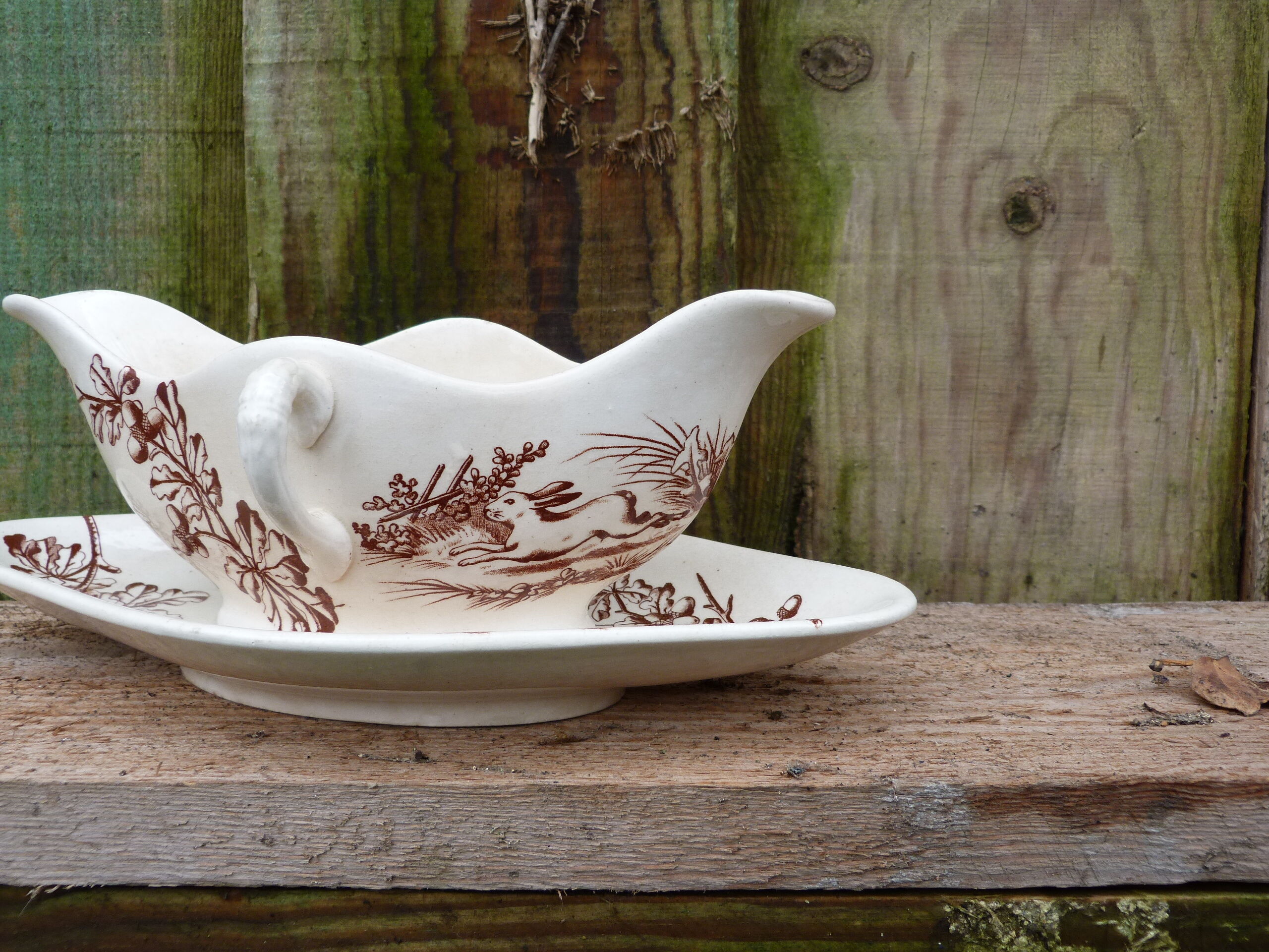 Saucière Terre de fer motif hunting