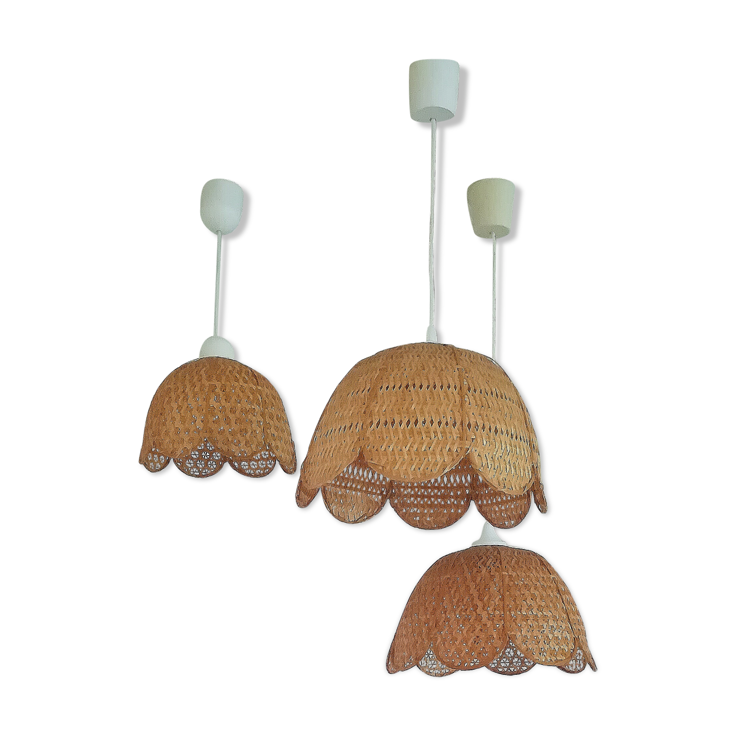 Trio de suspensions fleurs rotin vintage