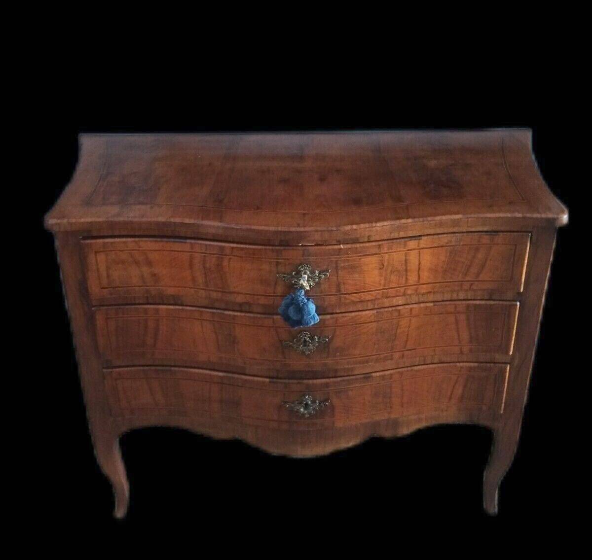 Antique Louis XV chest of drawers - 18th century Italy