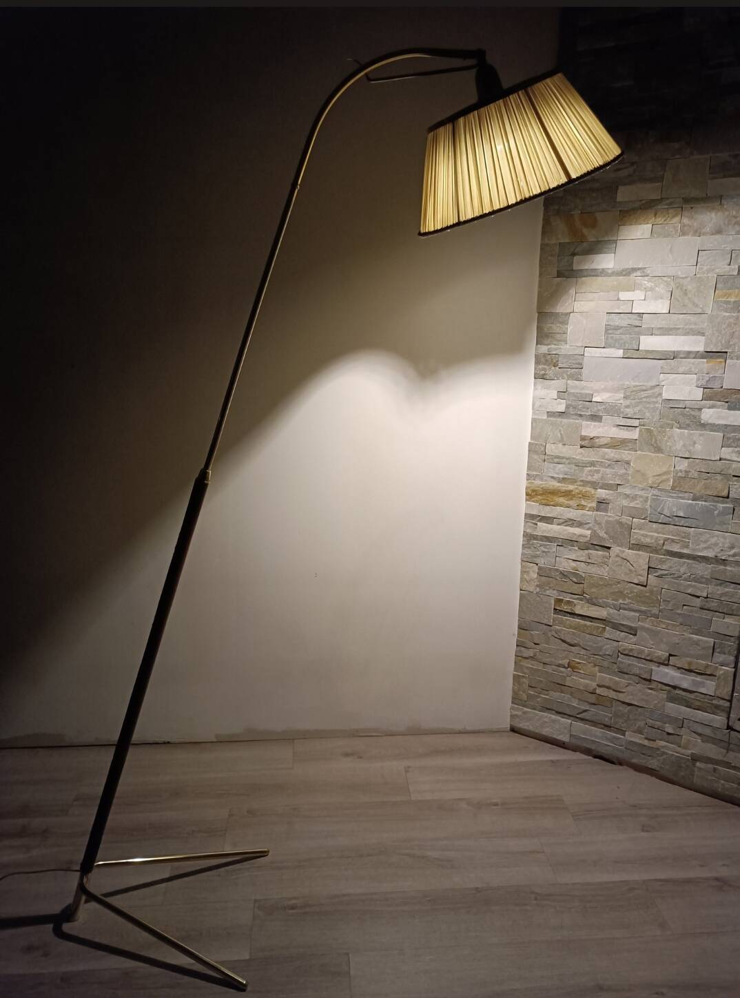 Leather-covered floor lamp by FJB Corsini for Metalarte 1950s
