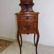 Chevet rocaille en noyer