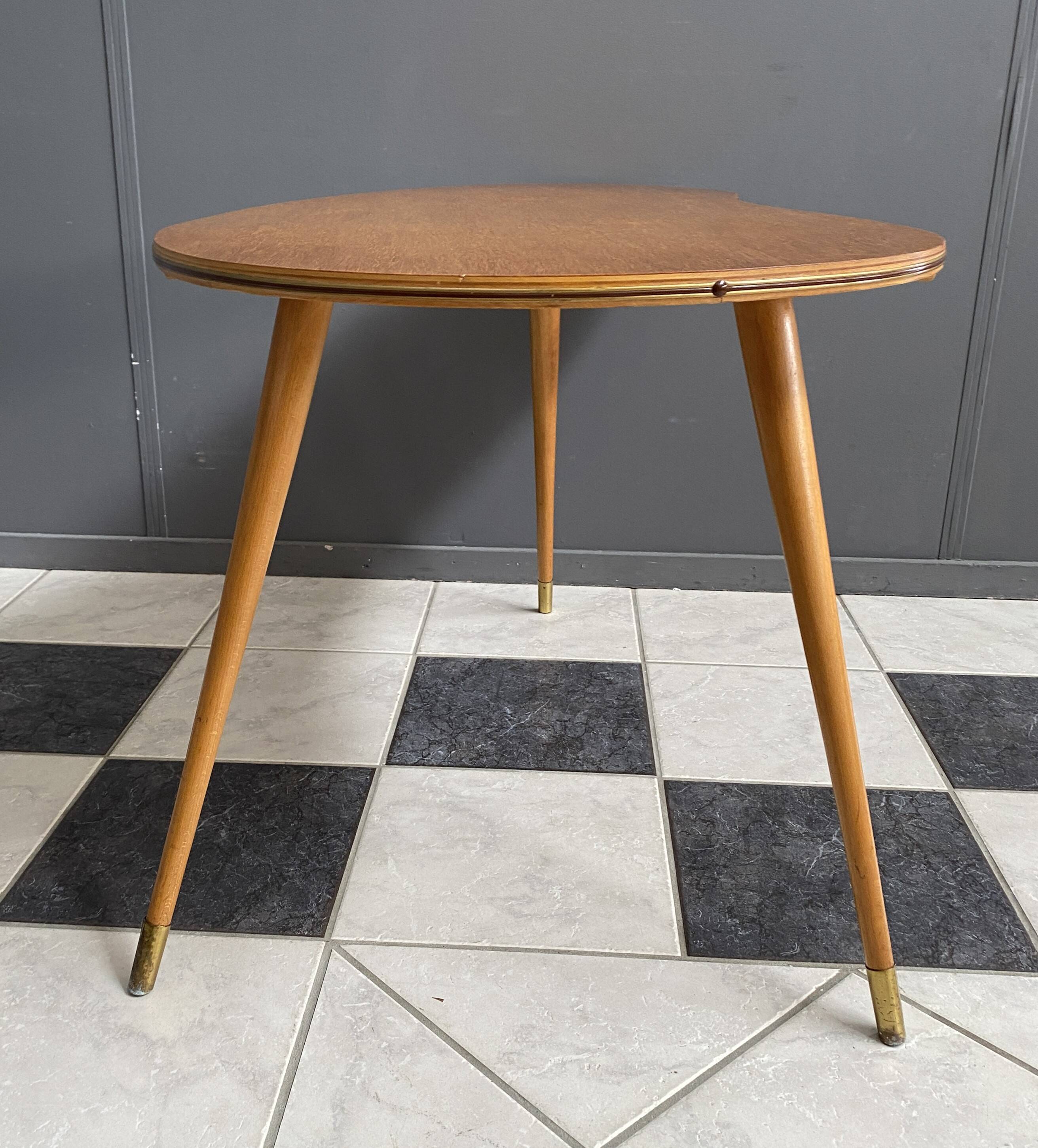 Table en bois en forme de rein des années 1960