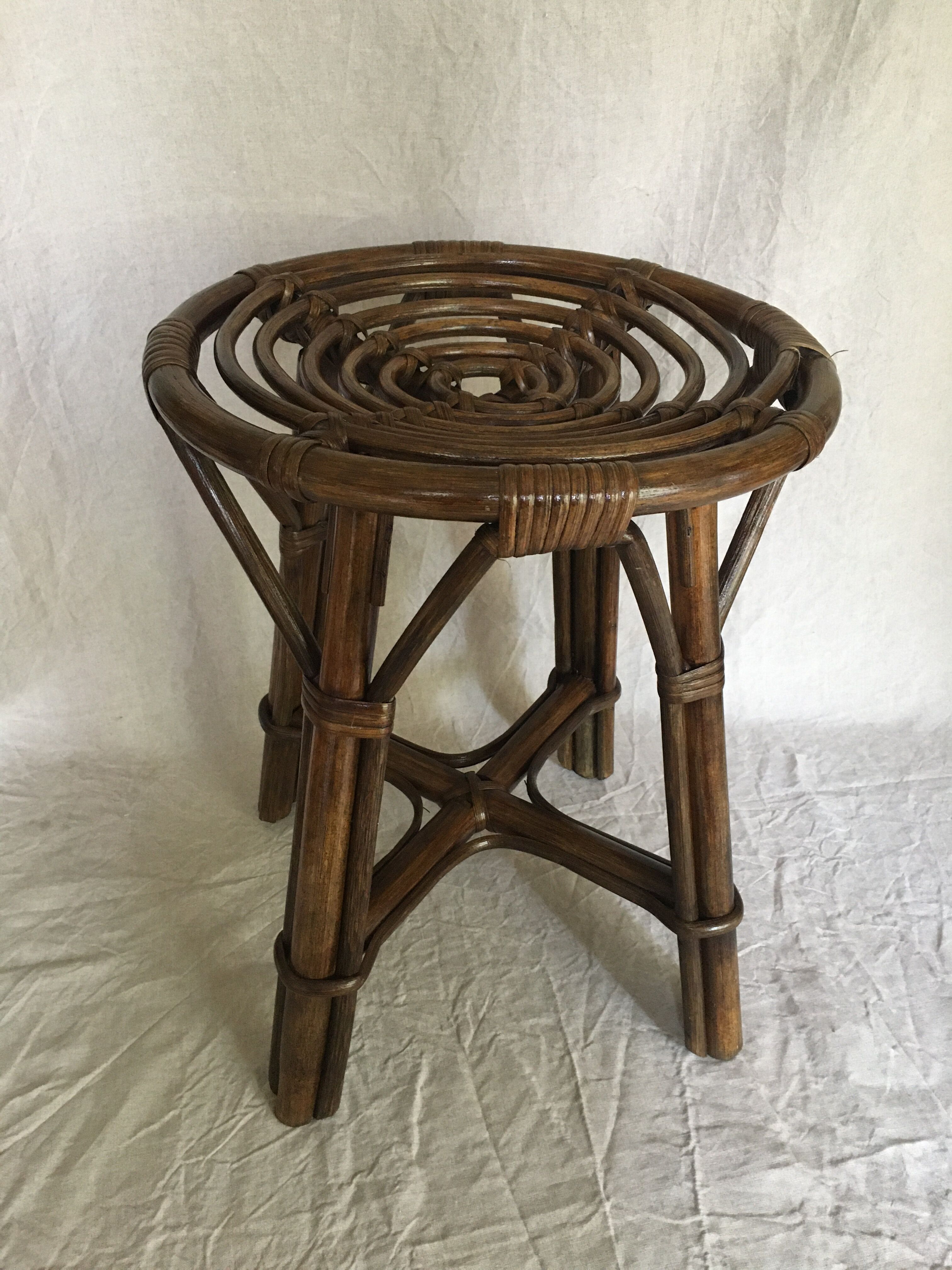 Vintage brown rattan tabout