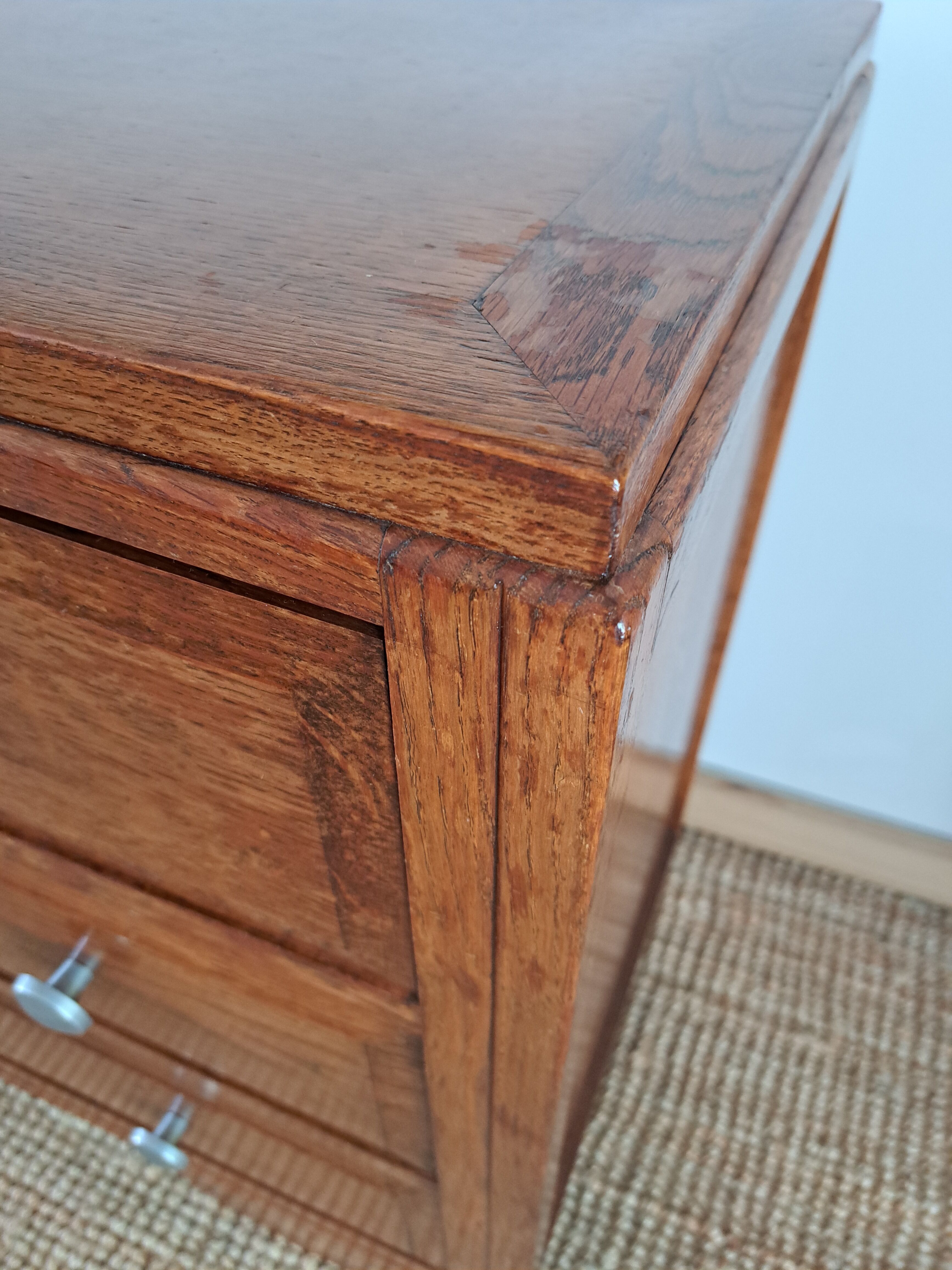 Oak chest of drawers from the 1950s.