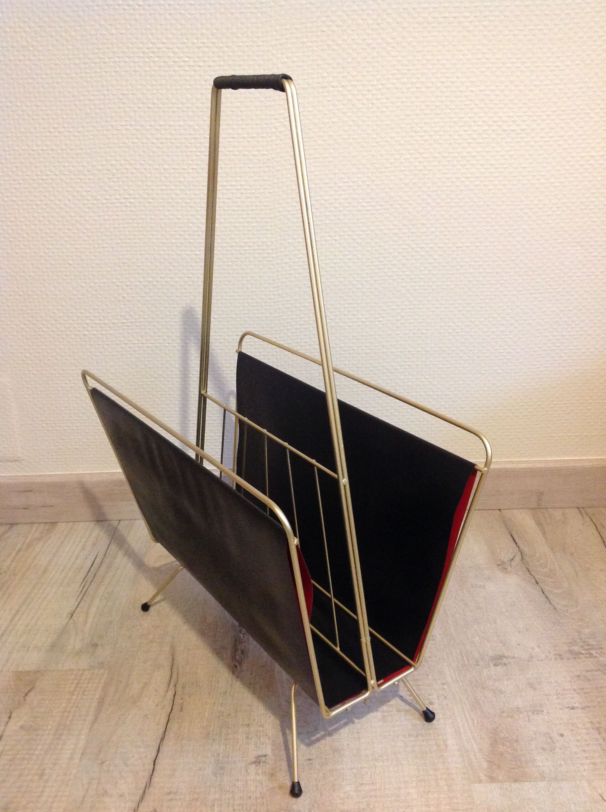 Magazine holder in gold metal and black / vintage dressing 60s-70s