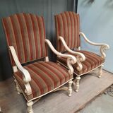 Paire de fauteuils style regence
