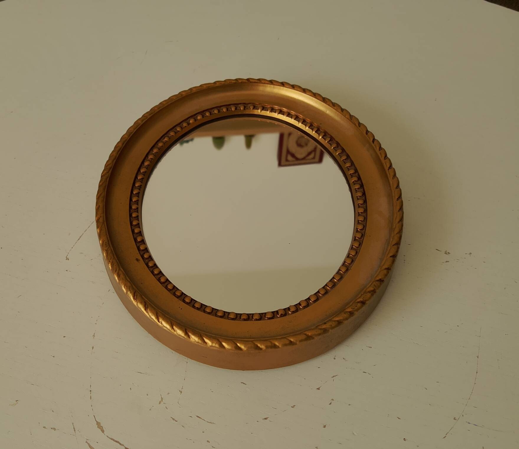 Small vintage oval mirror in gilded resin from the 60s/70s.