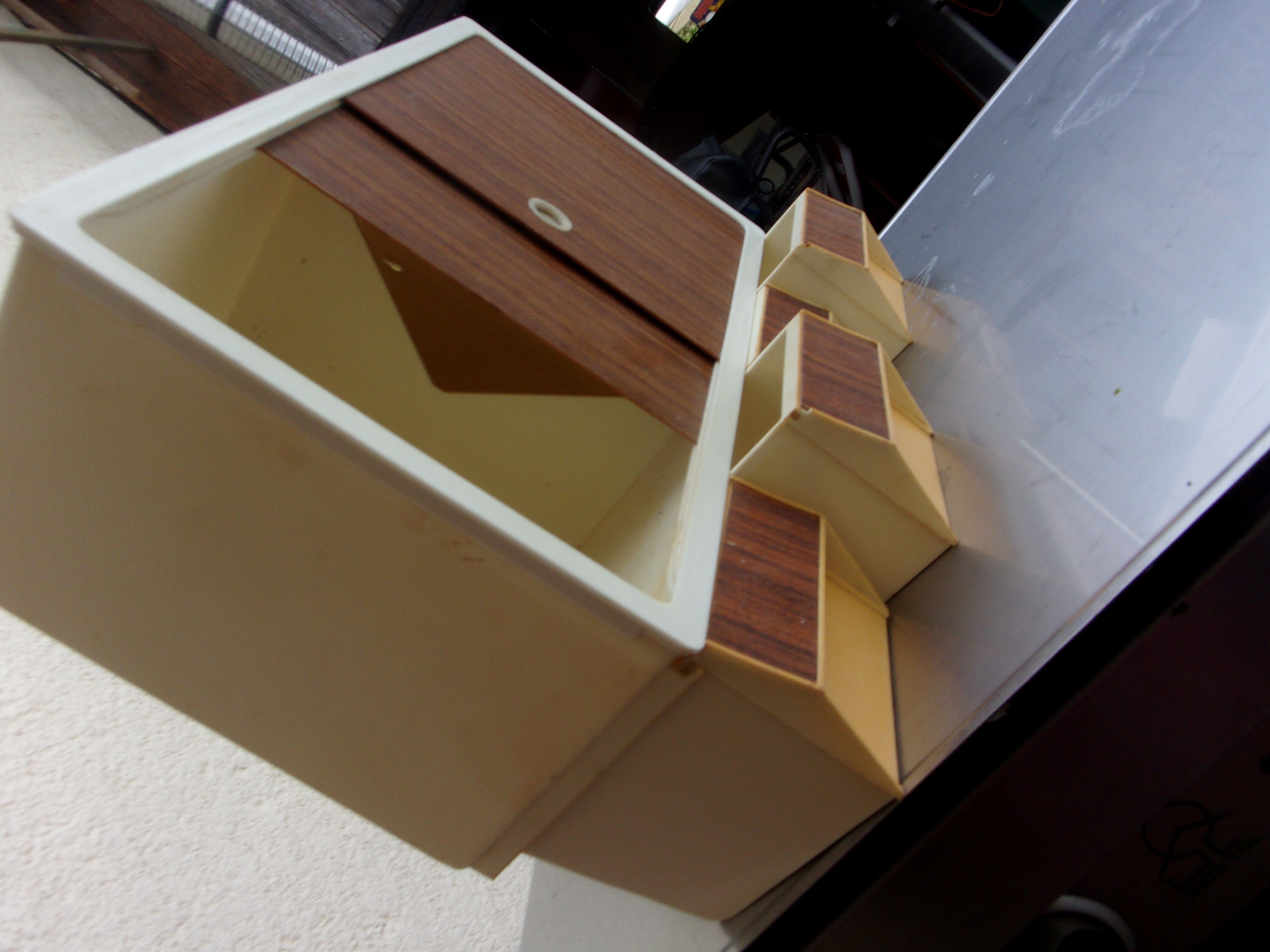 1970 plastic medicine cabinet 3 tones flair style
