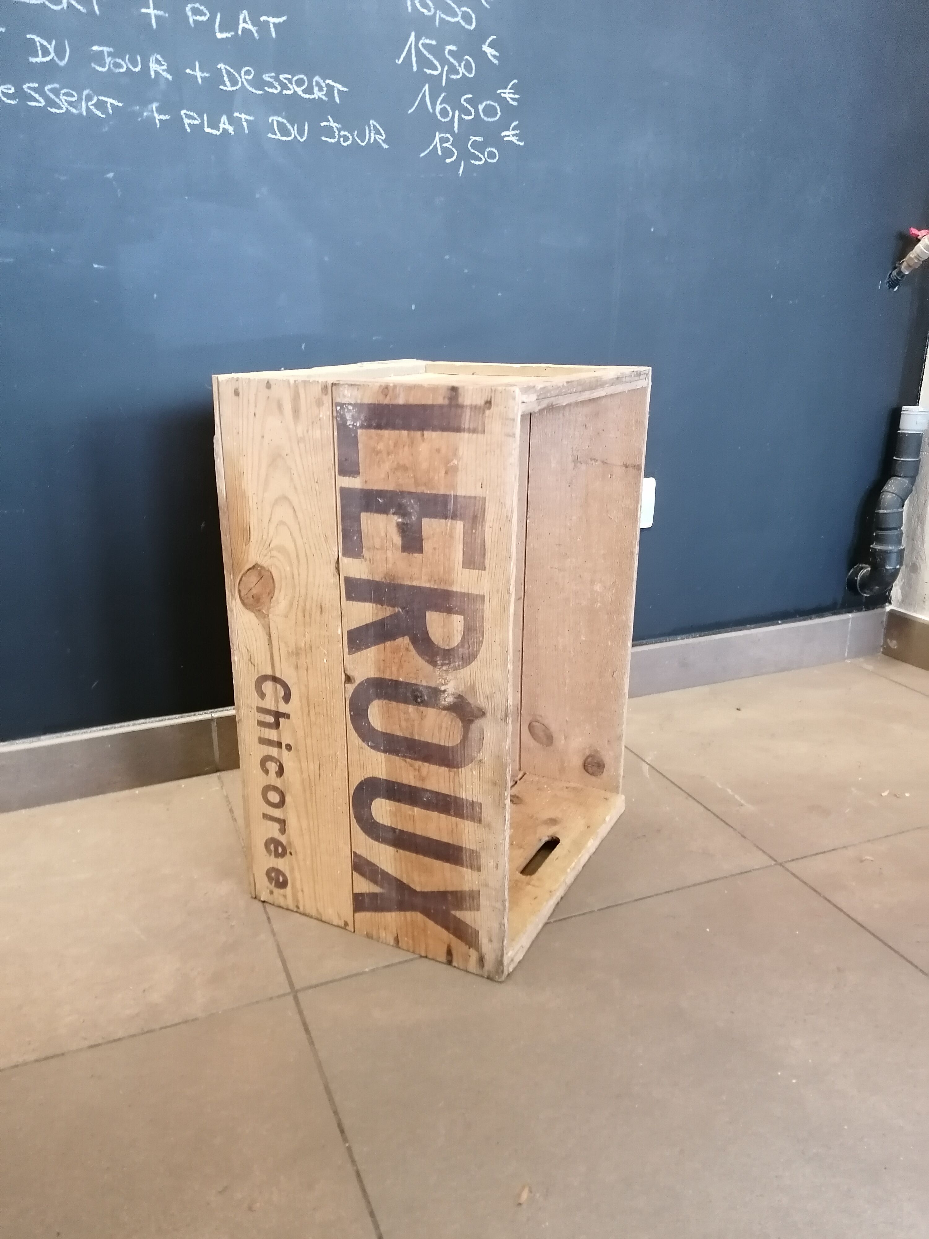 Large old wooden crate Chicorée Leroux