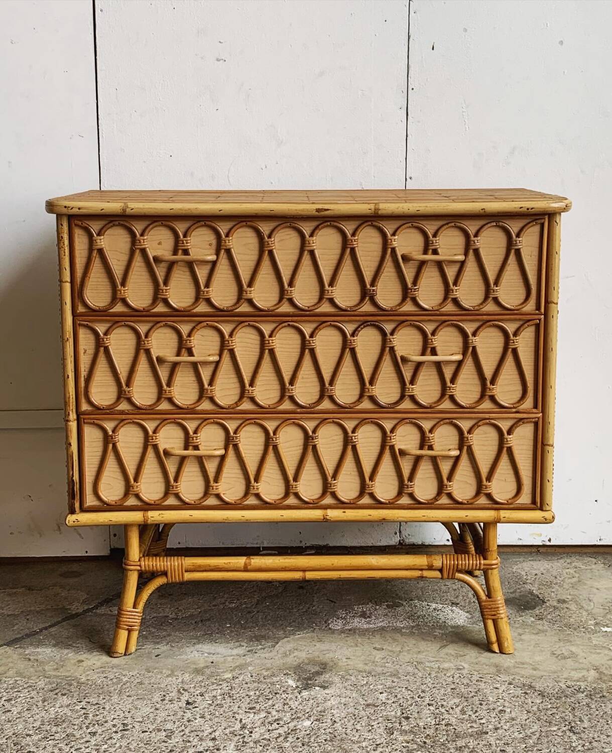 Commode en rotin vintage