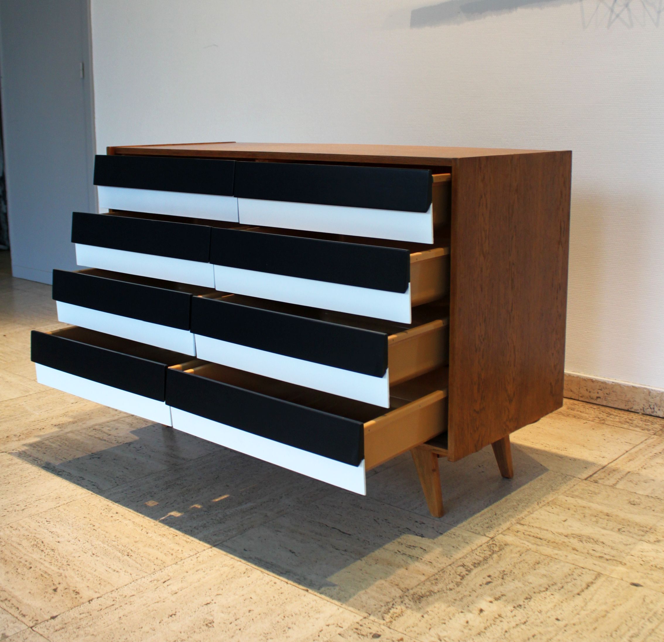 Commode U-453 par Jiří Jiroutek pour Interier Praha, 1960
