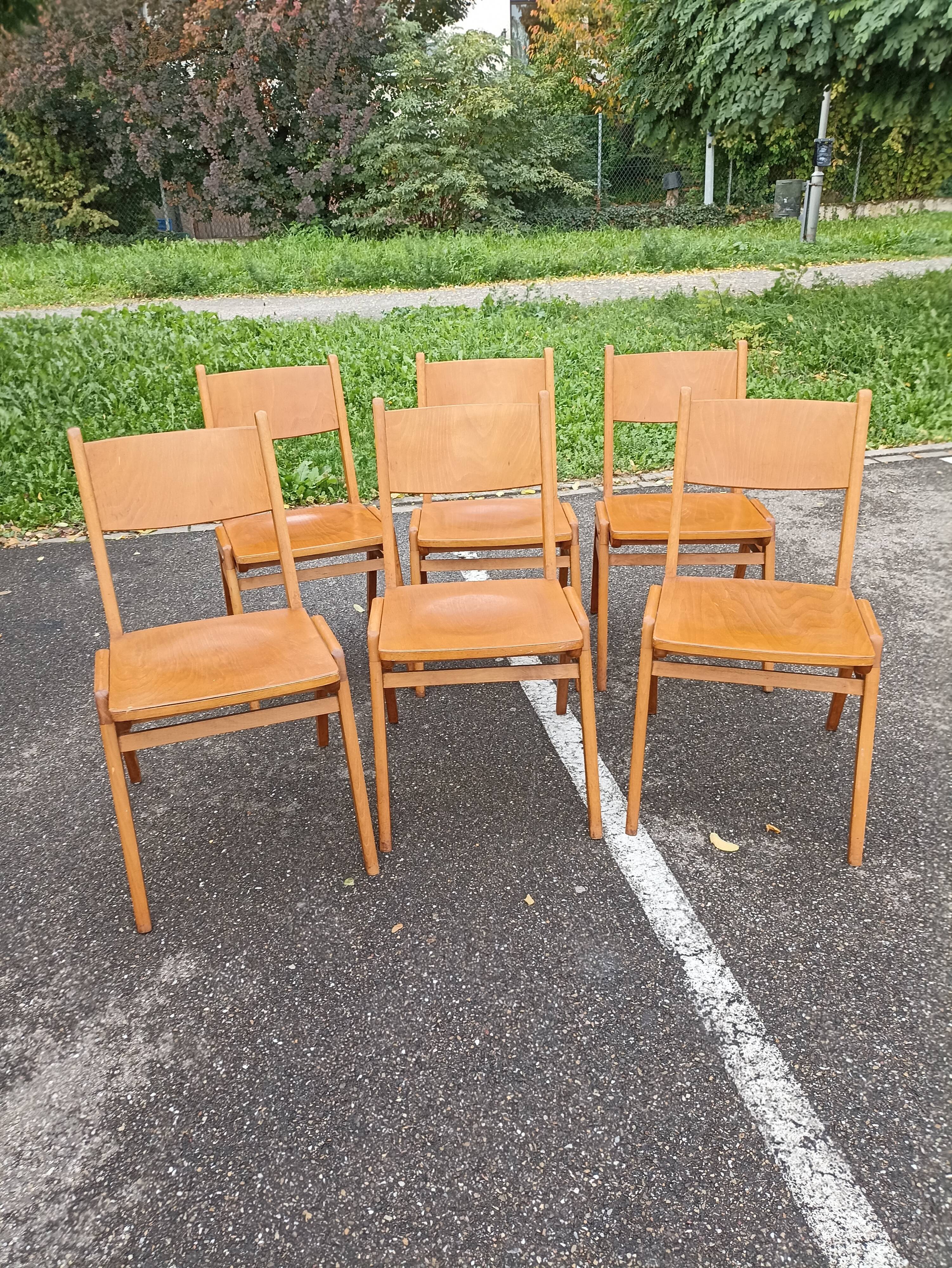 Set of 6 vintage stackable chairs