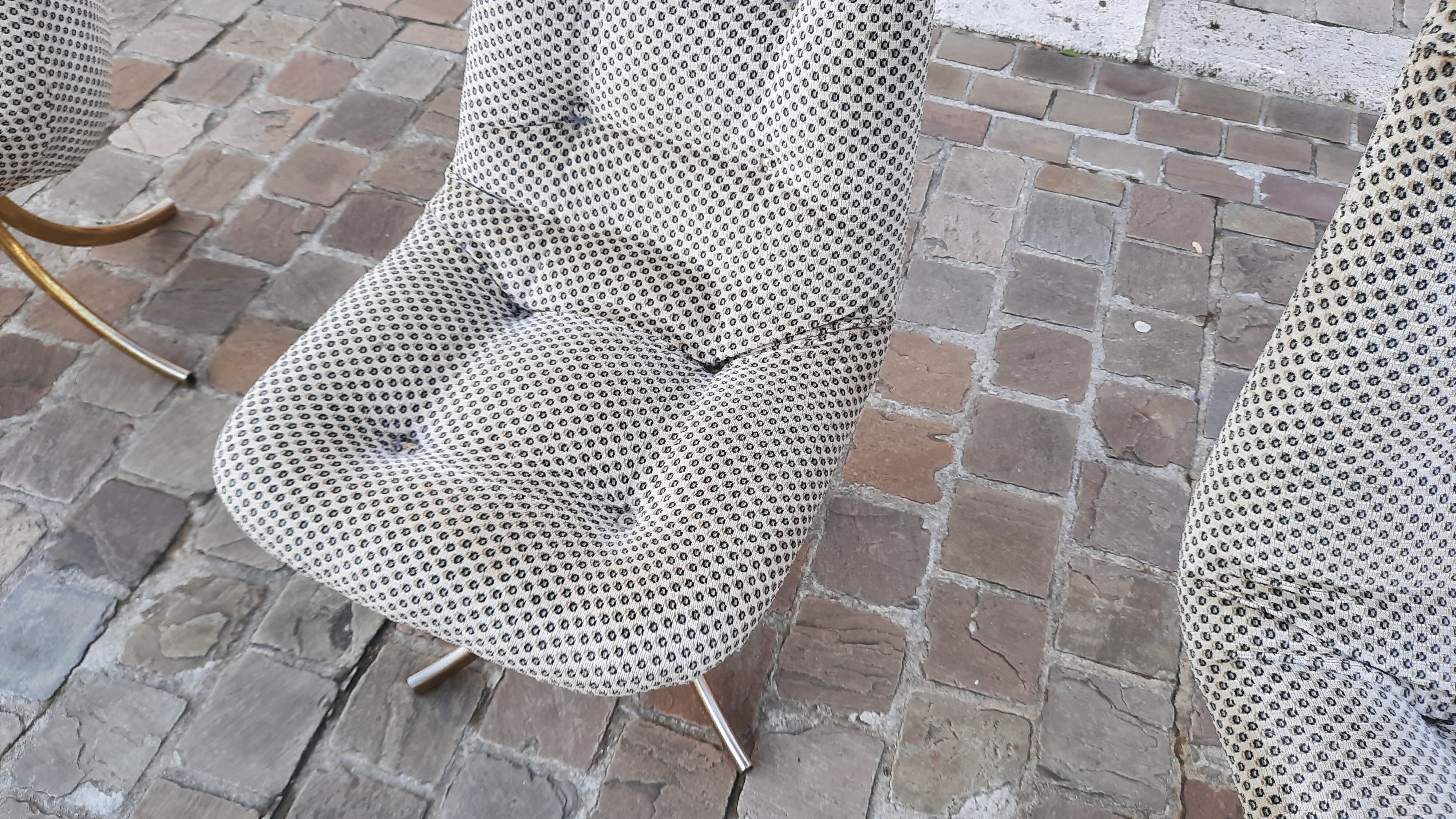 3 rotating vintage armchairs