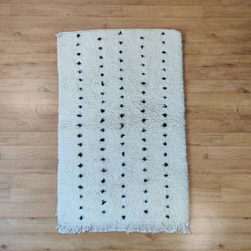 Berber rug with aligned black dots 95x150 cm