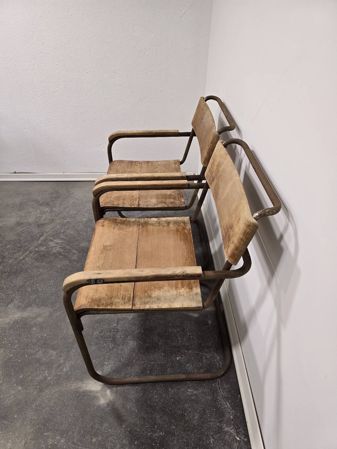Paire de chaises B34 des années 1950