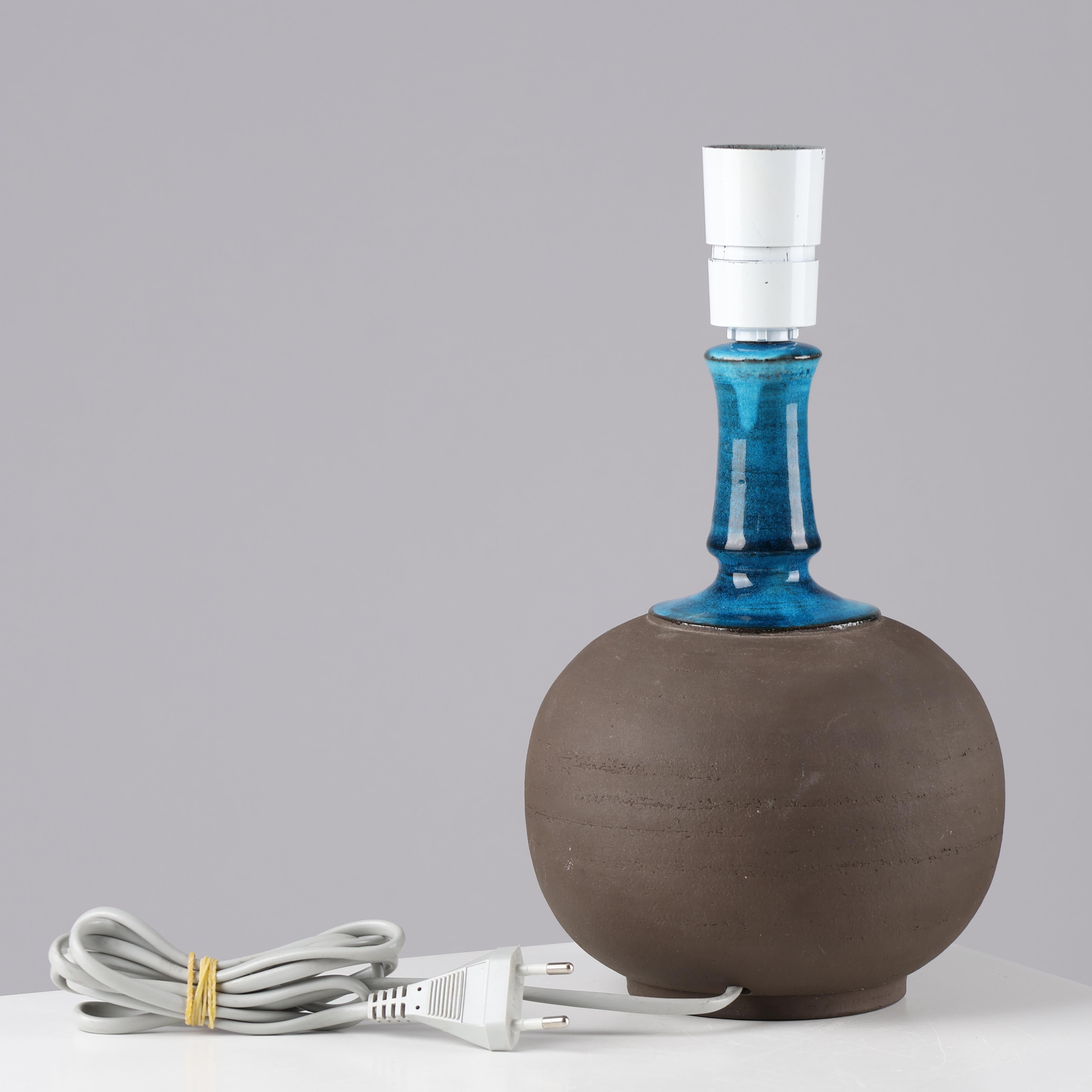Nils Kahler table lamp in ceramic by Herman A. Kähler, Denmark, 1960 signed.