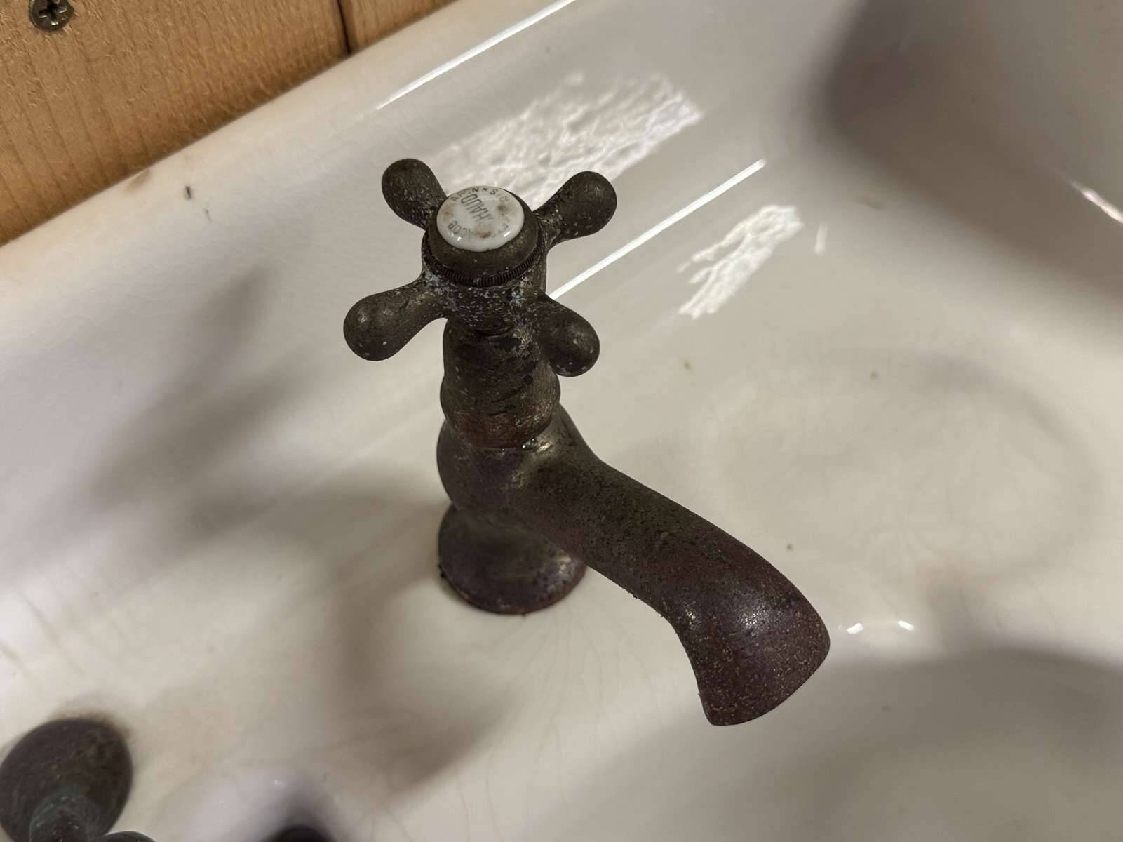 Lavabo sur pied début XXème