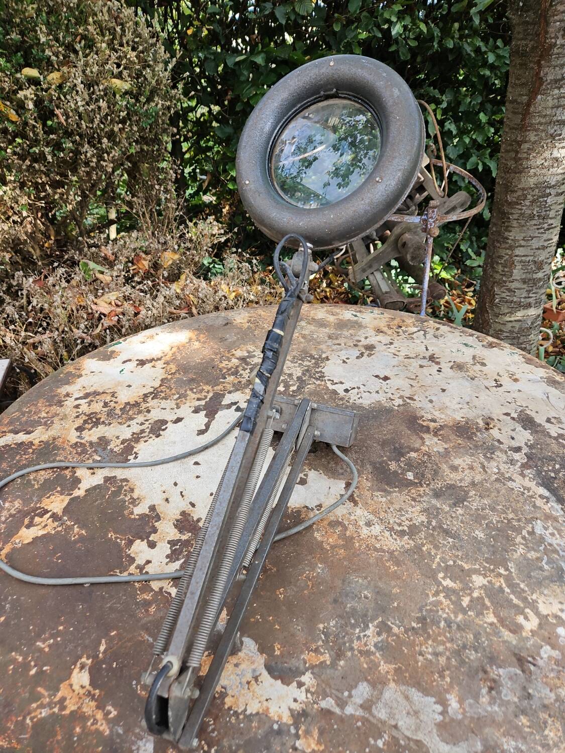 J.TOULEMONDE industrial design workshop magnifying lamp