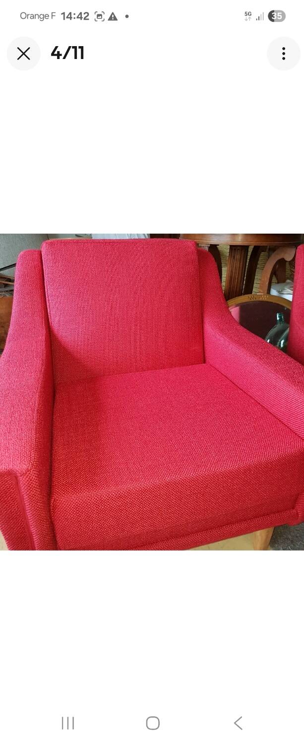 Vintage armchairs refurbished to new by Ramos Zanussi.