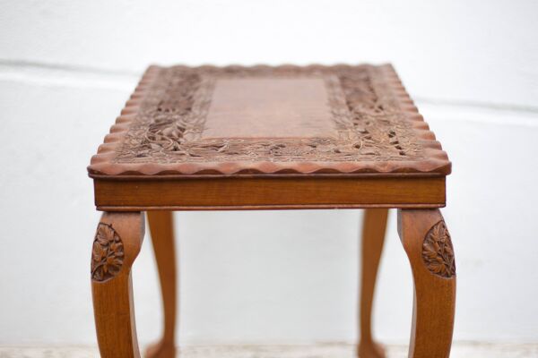 Table guéridon bois sculpté fait à la main, table basse moulurée vintage, table pieds griffe