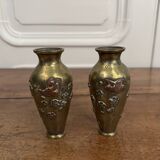 Pair of Japanese vases in chiselled bronze with inlaid bird decoration.
