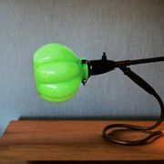 Lampe de table articulée moderniste en verre et laiton à boîtier vert