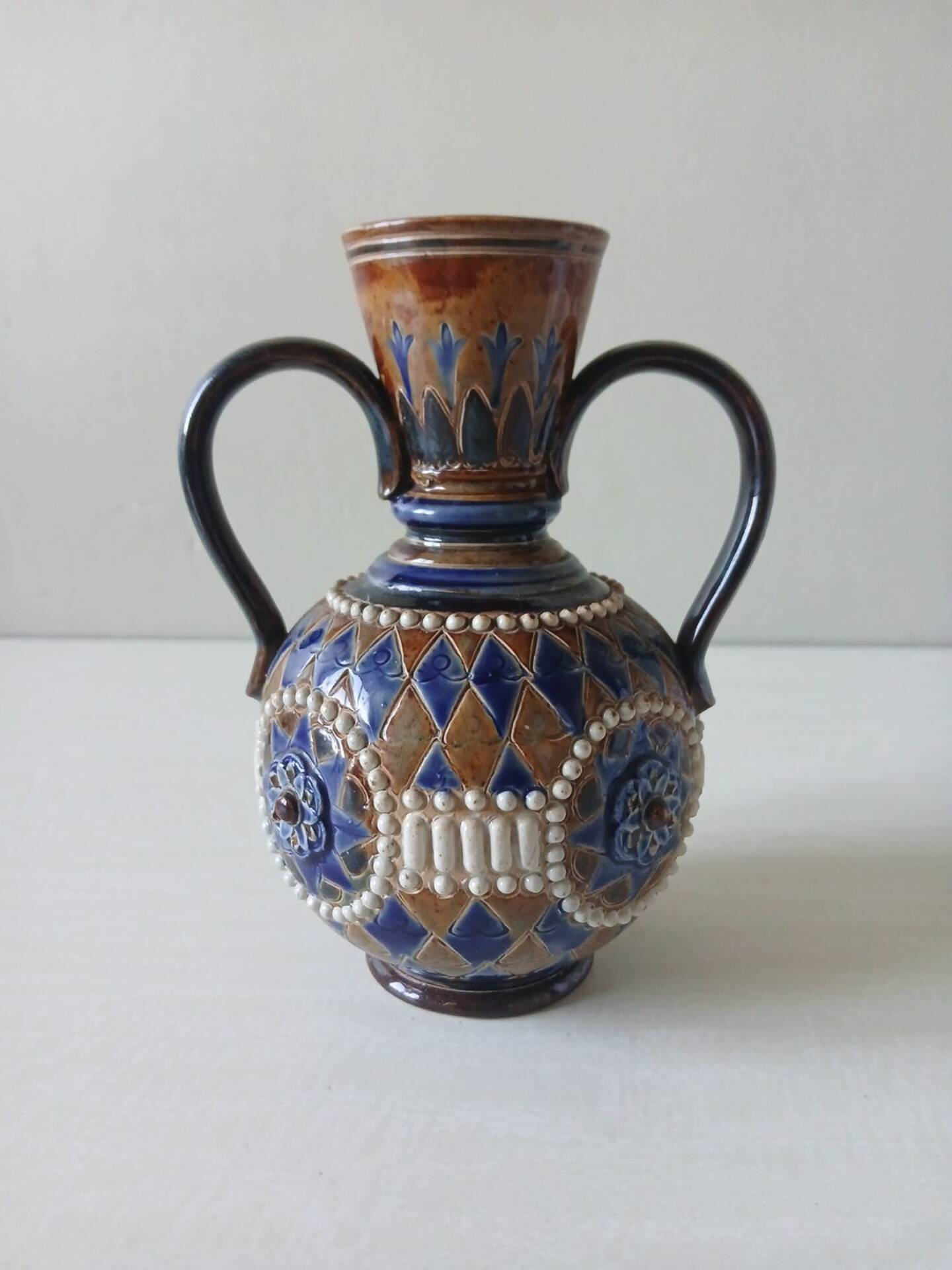 Doulton Lambeth vase 1895 – Ethel Beard & Florrie Jones – Art Nouveau